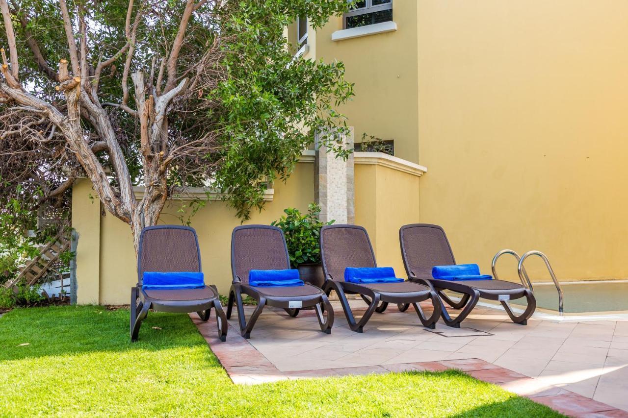 Chic 4Br Villa With Assistant Room And Private Pool On Palm Jumeirah By Deluxe Holiday Homes Dubai Eksteriør billede