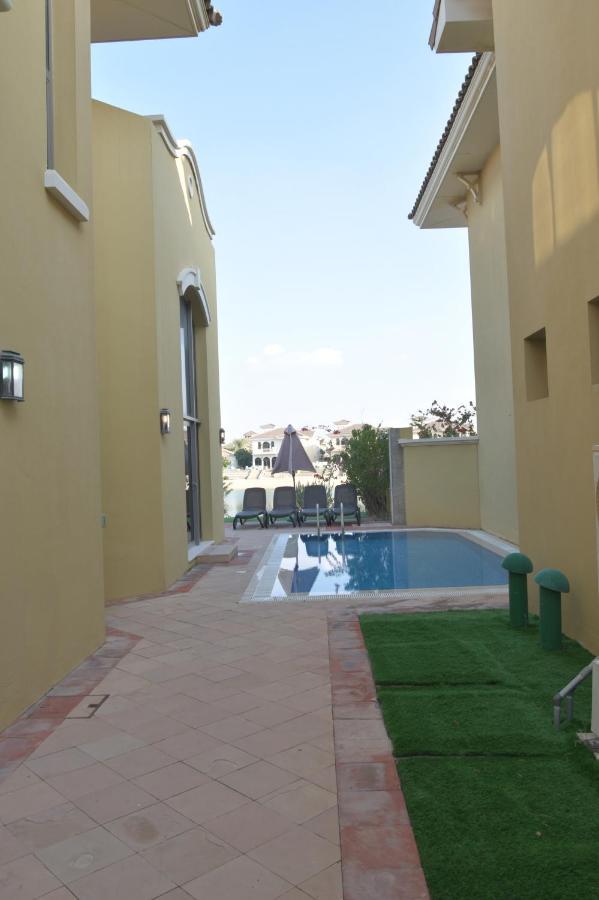 Chic 4Br Villa With Assistant Room And Private Pool On Palm Jumeirah By Deluxe Holiday Homes Dubai Eksteriør billede
