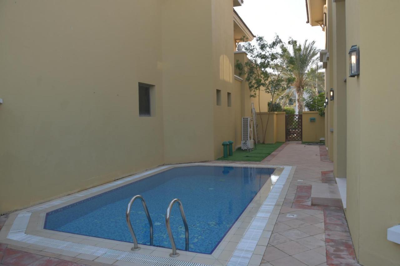 Chic 4Br Villa With Assistant Room And Private Pool On Palm Jumeirah By Deluxe Holiday Homes Dubai Eksteriør billede