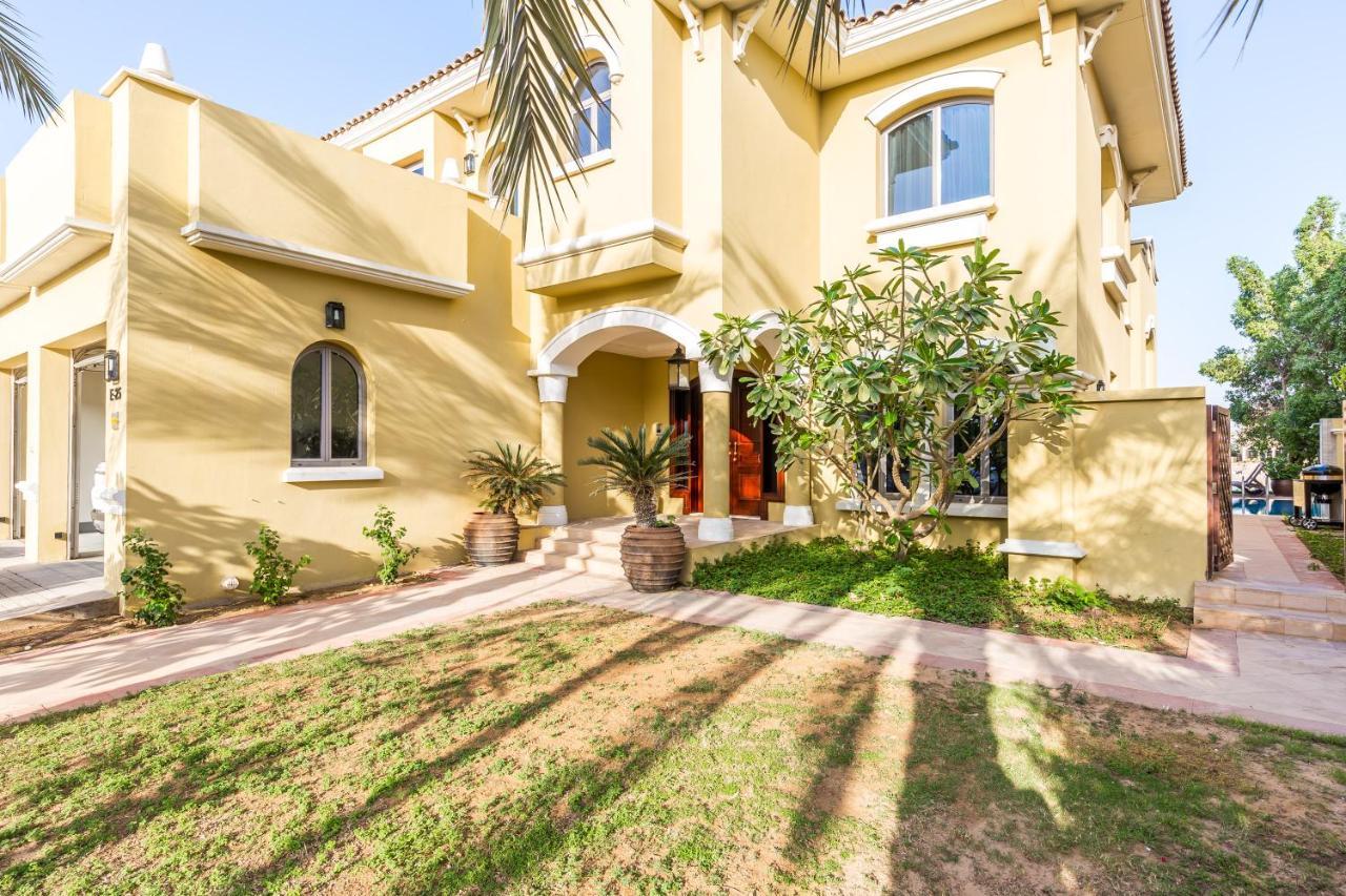 Chic 4Br Villa With Assistant Room And Private Pool On Palm Jumeirah By Deluxe Holiday Homes Dubai Eksteriør billede