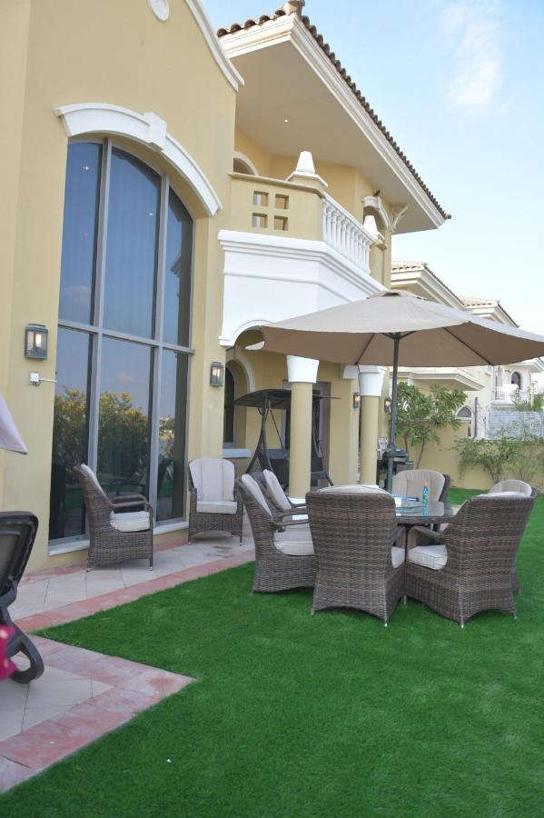 Chic 4Br Villa With Assistant Room And Private Pool On Palm Jumeirah By Deluxe Holiday Homes Dubai Eksteriør billede