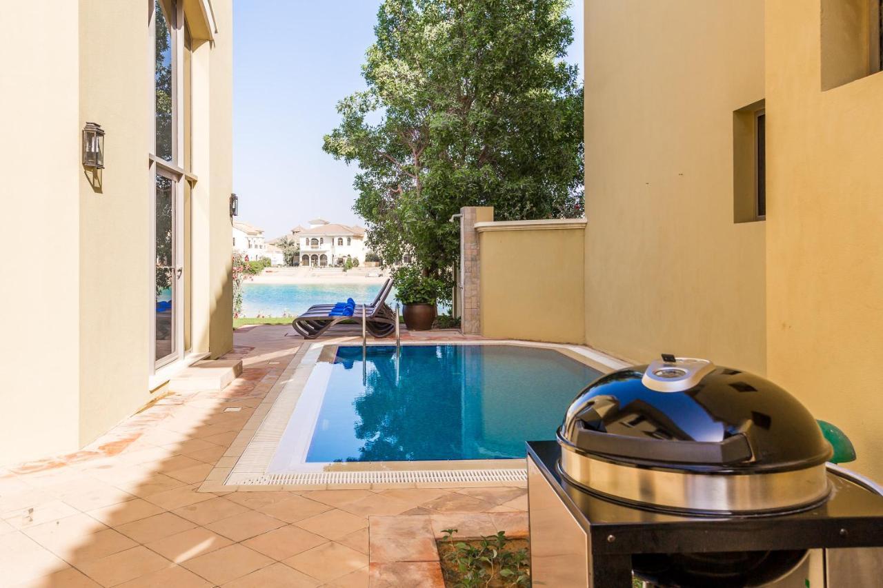 Chic 4Br Villa With Assistant Room And Private Pool On Palm Jumeirah By Deluxe Holiday Homes Dubai Eksteriør billede