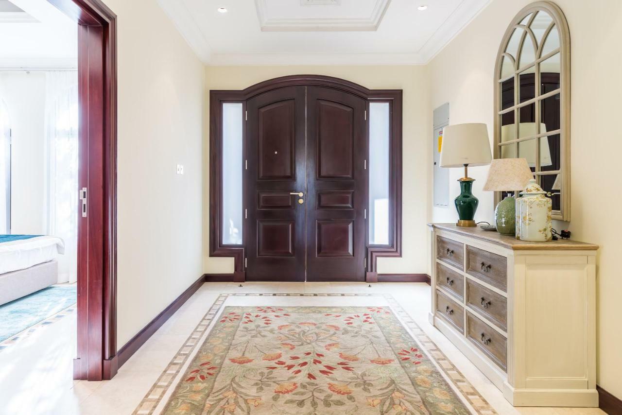 Chic 4Br Villa With Assistant Room And Private Pool On Palm Jumeirah By Deluxe Holiday Homes Dubai Eksteriør billede