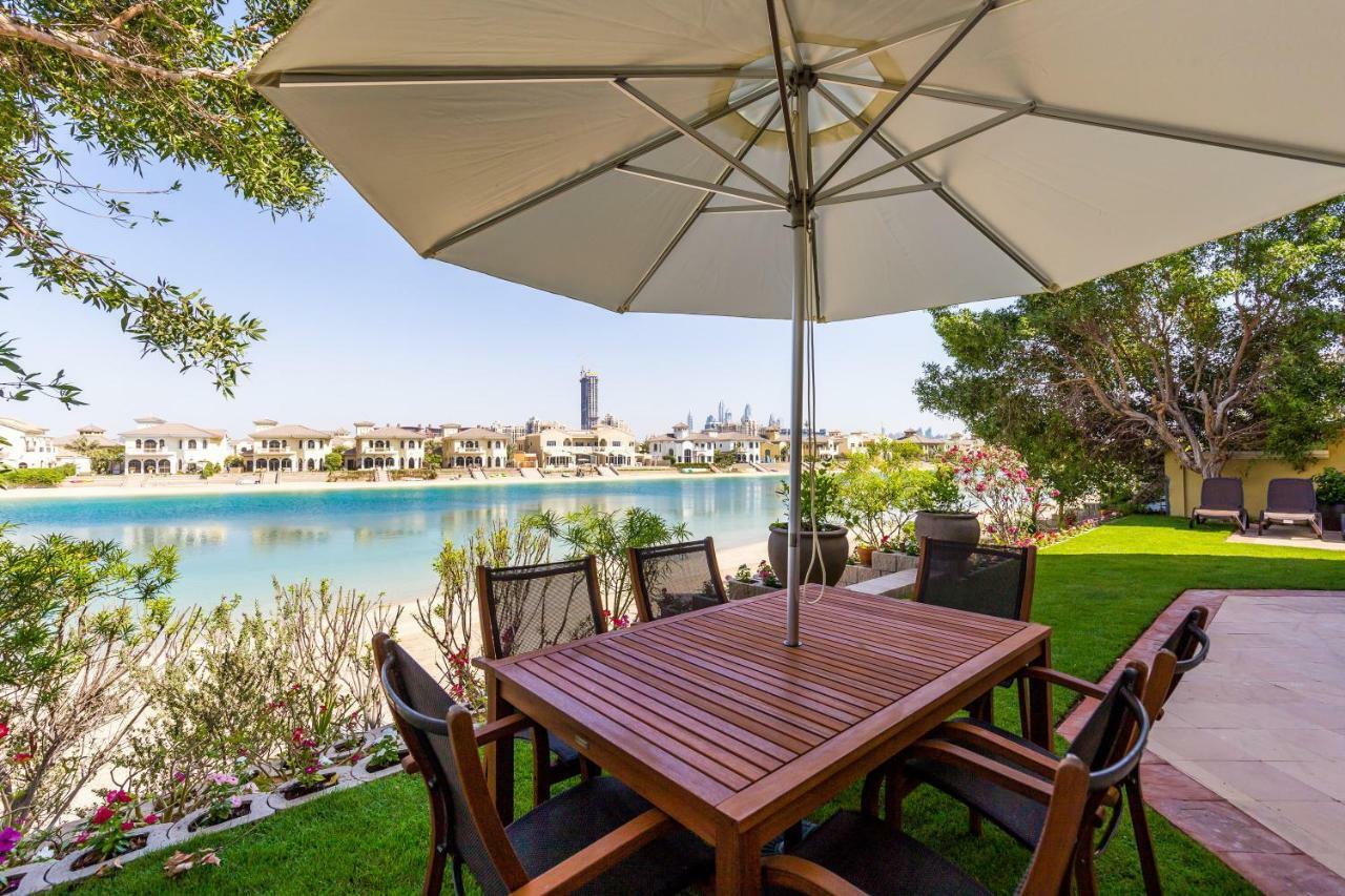 Chic 4Br Villa With Assistant Room And Private Pool On Palm Jumeirah By Deluxe Holiday Homes Dubai Eksteriør billede