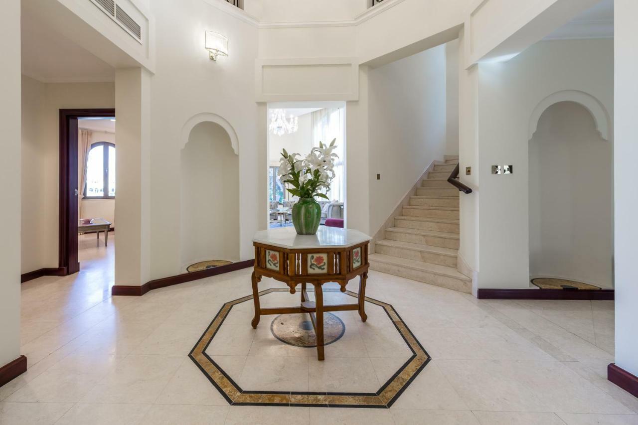 Chic 4Br Villa With Assistant Room And Private Pool On Palm Jumeirah By Deluxe Holiday Homes Dubai Eksteriør billede
