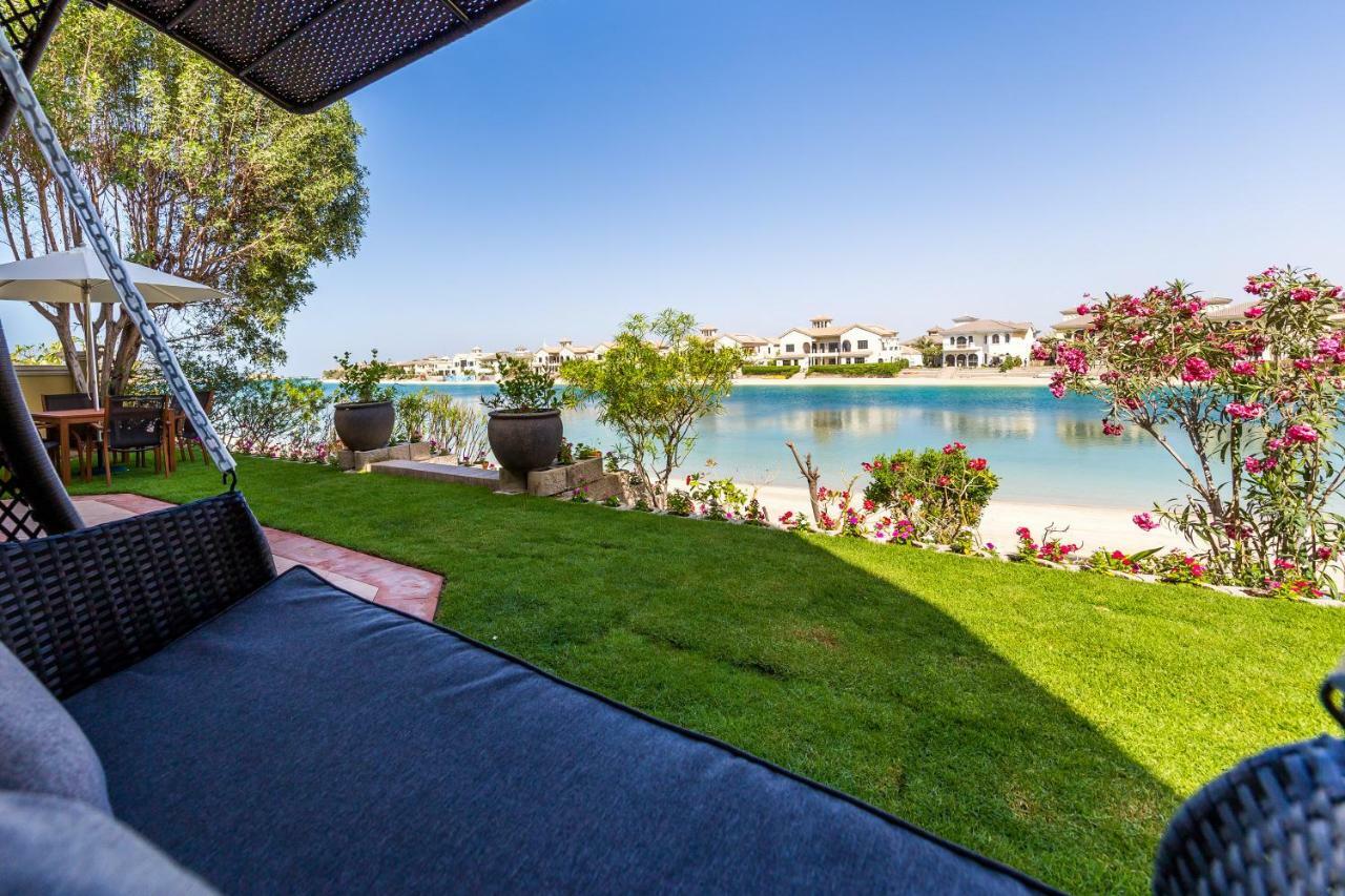 Chic 4Br Villa With Assistant Room And Private Pool On Palm Jumeirah By Deluxe Holiday Homes Dubai Eksteriør billede