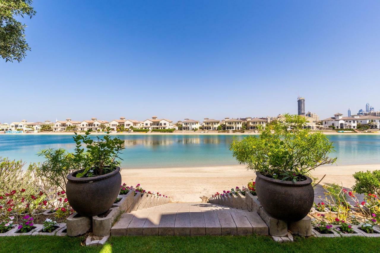 Chic 4Br Villa With Assistant Room And Private Pool On Palm Jumeirah By Deluxe Holiday Homes Dubai Eksteriør billede
