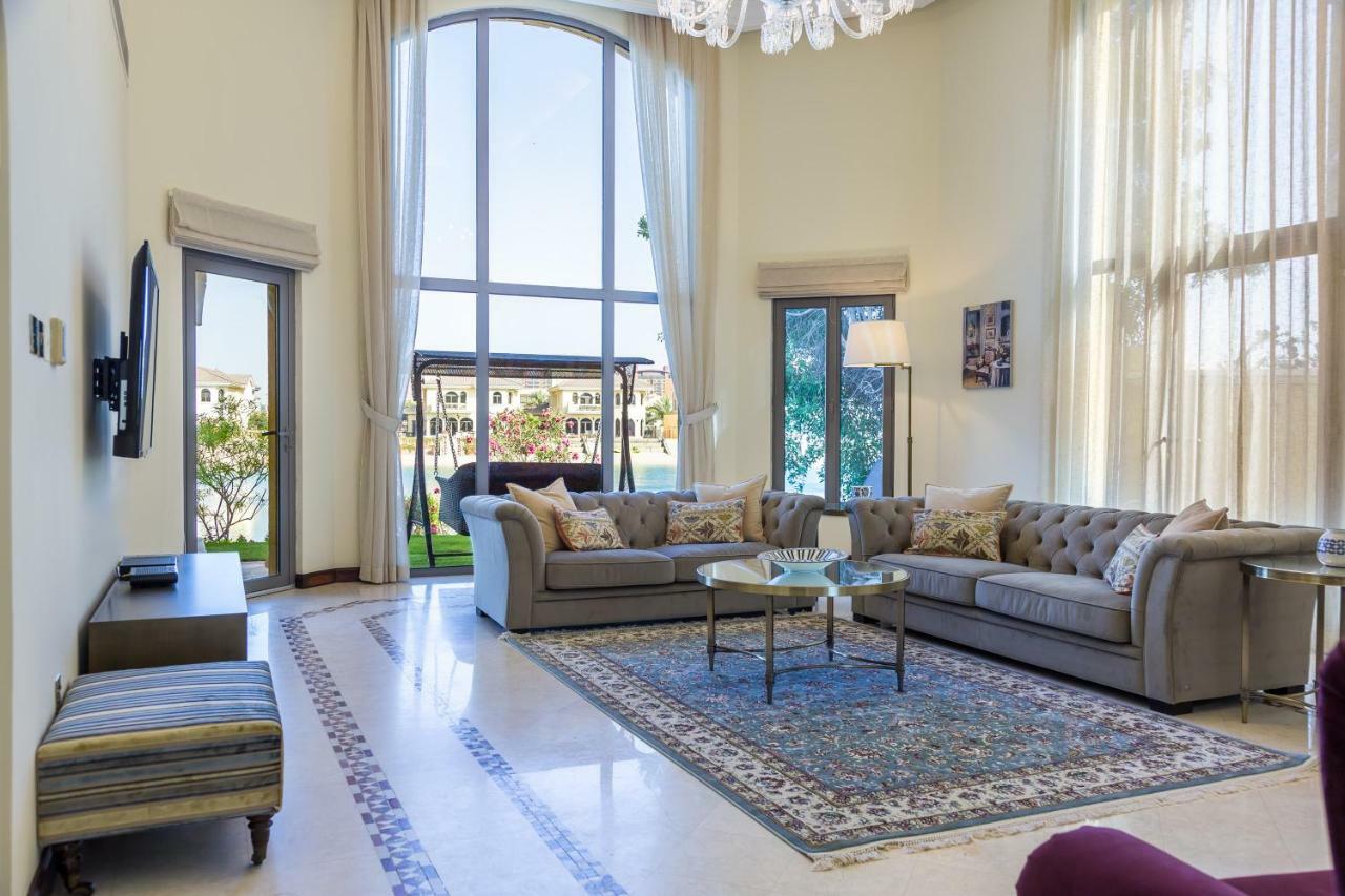 Chic 4Br Villa With Assistant Room And Private Pool On Palm Jumeirah By Deluxe Holiday Homes Dubai Eksteriør billede