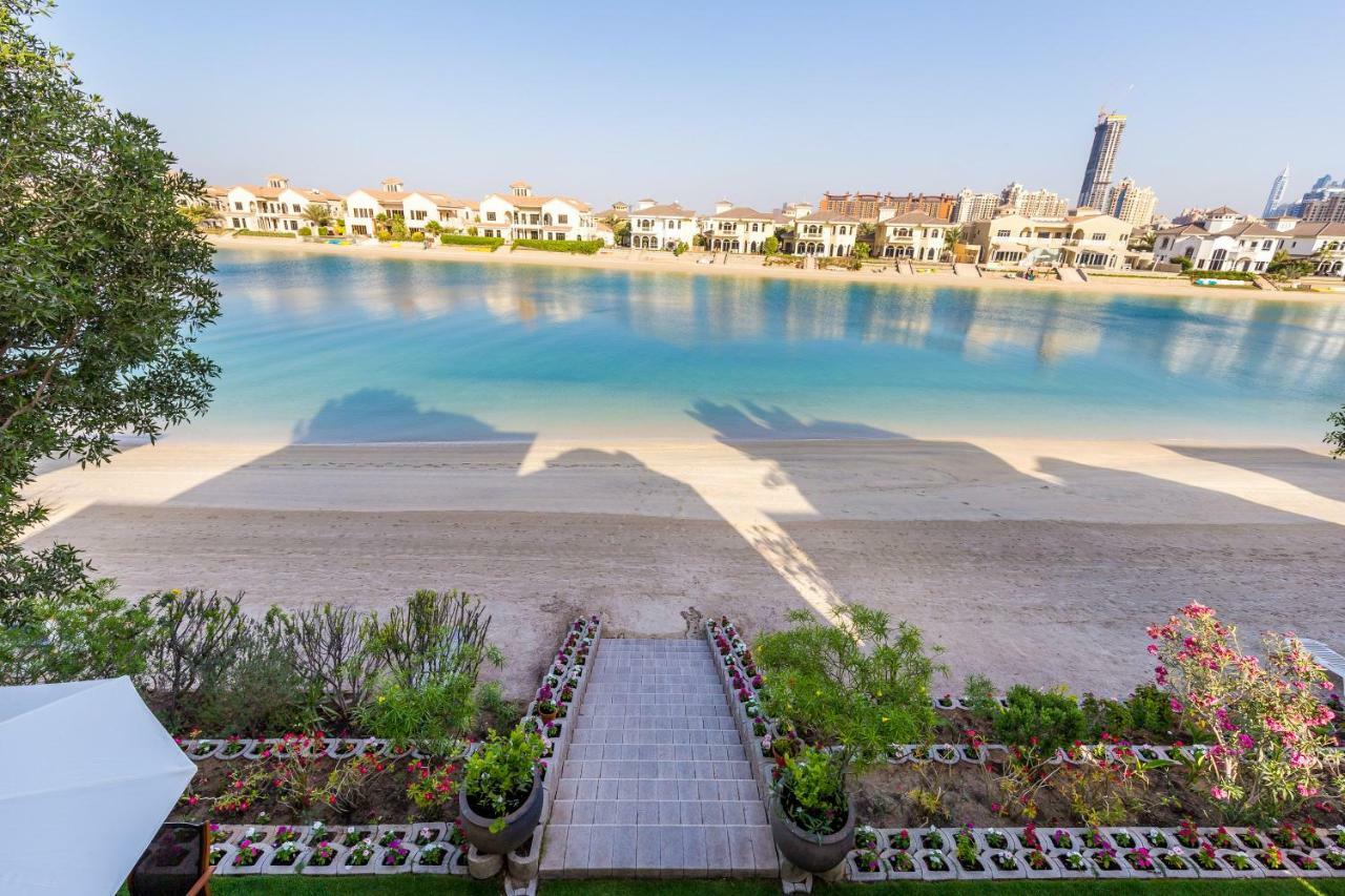 Chic 4Br Villa With Assistant Room And Private Pool On Palm Jumeirah By Deluxe Holiday Homes Dubai Eksteriør billede